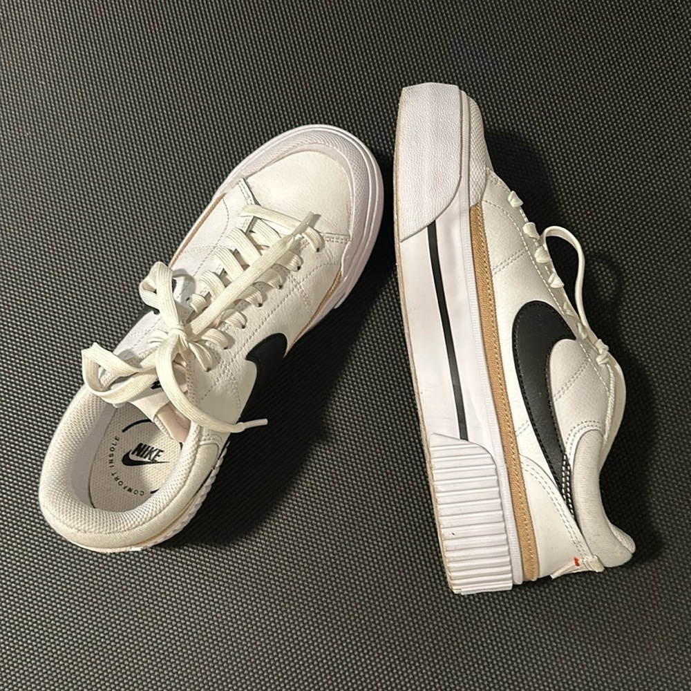 Nike Court Legacy Lift Sneakers